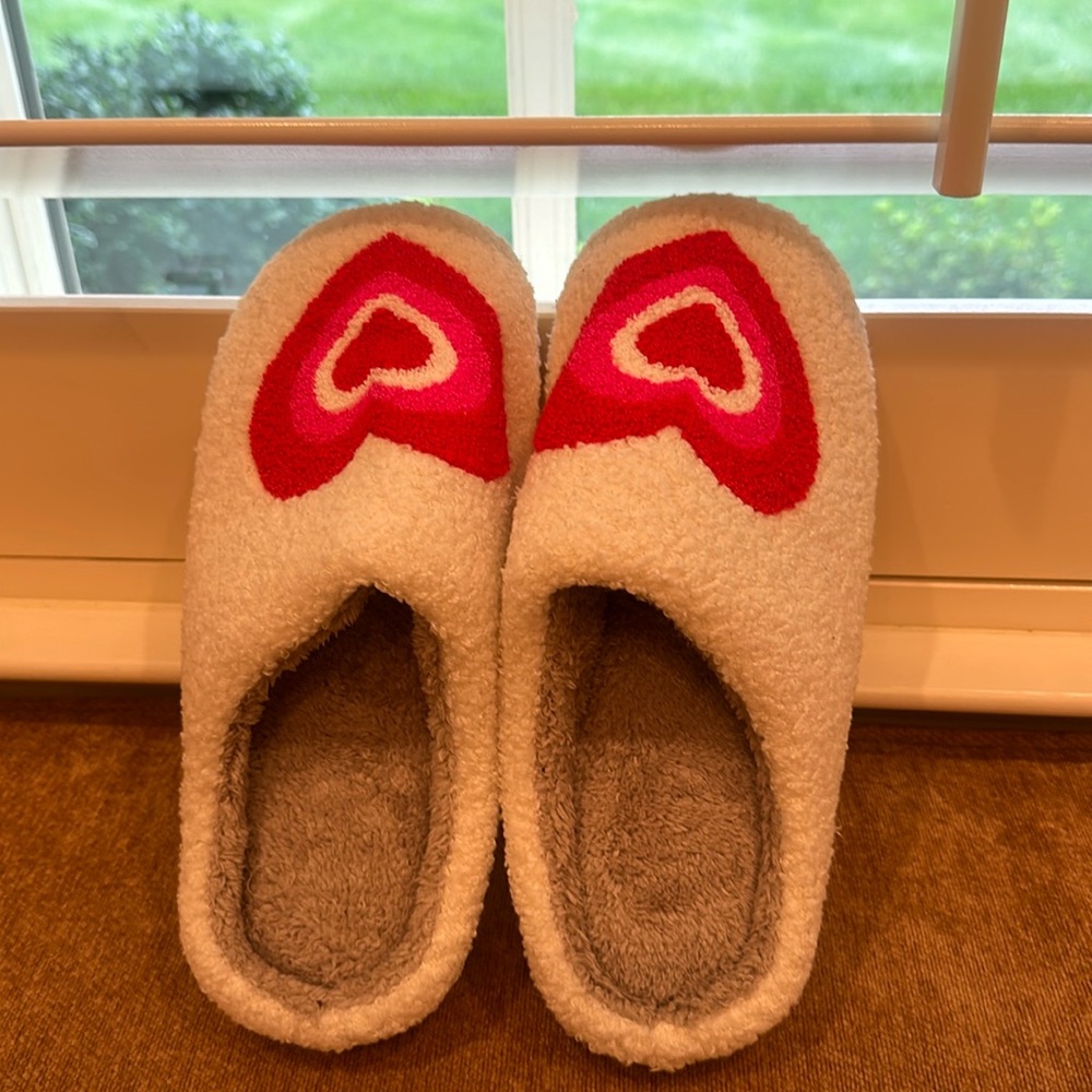 Heart house shoes - inner lining is gray … they are new … never worn